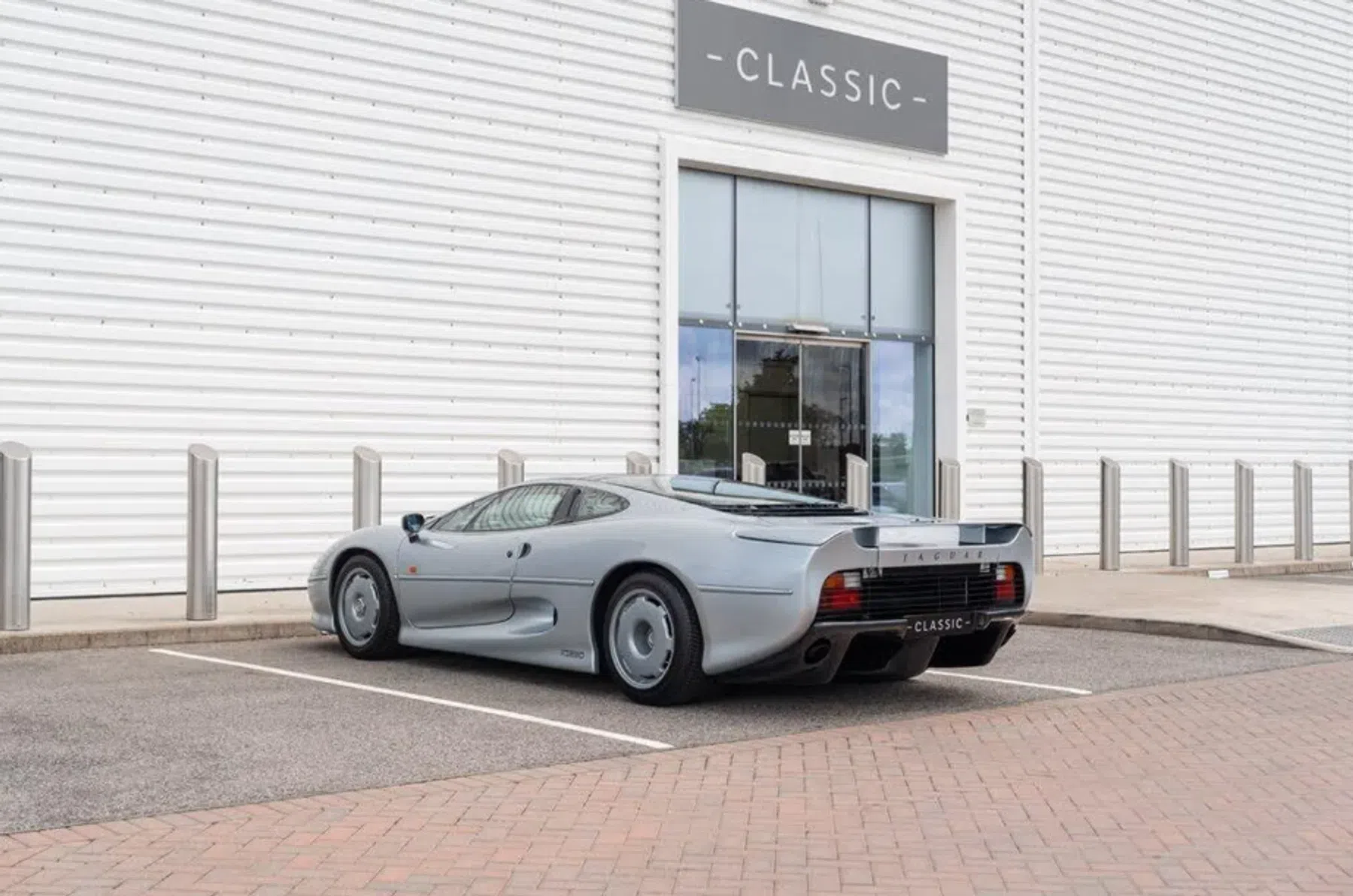 Jaguar XJ220
